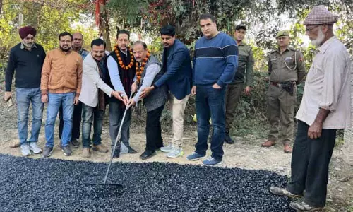Baldev Billawaria ने वार्ड 55 में ब्लैकटॉपिंग के काम की शुरुआत की Baldev Billawaria ने वार्ड 55 में ब्लैकटॉपिंग के काम की शुरुआत की