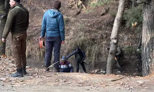 NIA ने लाल किला ब्लास्ट केस में दिल्ली से एक और कश्मीरी डॉक्टर को गिरफ्तार किया NIA ने लाल किला ब्लास्ट केस में दिल्ली से एक और कश्मीरी डॉक्टर को गिरफ्तार किया
