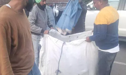Chandigarh के दो सेक्टरों में अतिक्रमण हटाए गए, 72 चालान जारी किए गए Chandigarh के दो सेक्टरों में अतिक्रमण हटाए गए, 72 चालान जारी किए गए