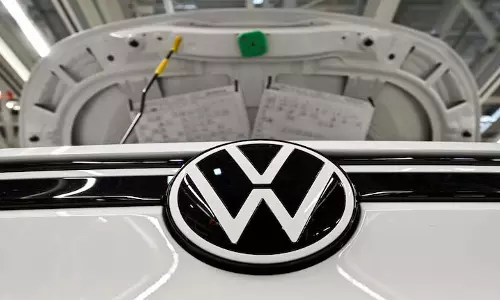Volkswagen रीस्ट्रक्चरिंग के बीच भारत प्लांट के कर्मचारियों को जल्दी नौकरी छोड़ने का ऑफर दे रही