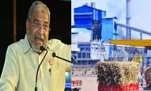 Raju Shetty ने ₹2,000 करोड़ के डिफ़ॉल्ट मामले में शुगर मिल मालिकों के खिलाफ कार्रवाई की मांग की Raju Shetty ने ₹2,000 करोड़ के डिफ़ॉल्ट मामले में शुगर मिल मालिकों के खिलाफ कार्रवाई की मांग की