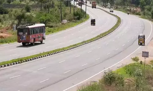 Pedestrian को चार पहिया वाहन ने टक्कर मारी; अवैध ड्राइविंग की घटना में ड्राइवर ने दो लोगों को मार डाला Pedestrian को चार पहिया वाहन ने टक्कर मारी; अवैध ड्राइविंग की घटना में ड्राइवर ने दो लोगों को मार डाला