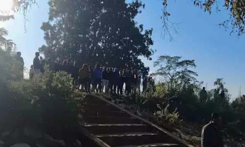 मलकानगिरी में शव मिलने की जगह से करीब 40 km दूर महिला का कटा हुआ सिर मिला मलकानगिरी में शव मिलने की जगह से करीब 40 km दूर महिला का कटा हुआ सिर मिला
