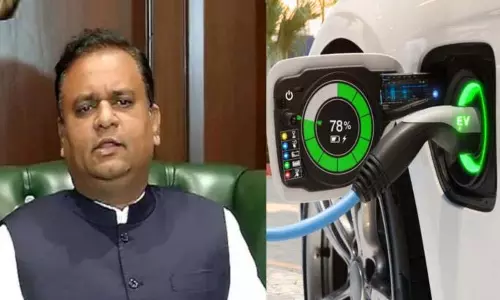 राहुल नार्वेकर ने 8 दिनों के अंदर E-Vehicles के लिए टोल माफी का निर्देश दिया। राहुल नार्वेकर ने 8 दिनों के अंदर E-Vehicles के लिए टोल माफी का निर्देश दिया।