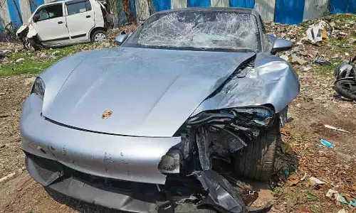Pune पोर्श केस: जांच में गड़बड़ी पर यरवदा के 2 पुलिसकर्मी बर्खास्त Pune पोर्श केस: जांच में गड़बड़ी पर यरवदा के 2 पुलिसकर्मी बर्खास्त
