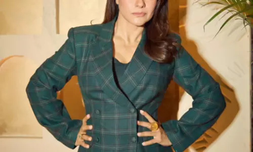 Kajol ने क्रिसमस-ट्री से प्रेरित लुक में त्योहार की खुशी लाई Kajol ने क्रिसमस-ट्री से प्रेरित लुक में त्योहार की खुशी लाई