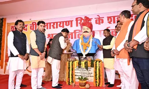 मुख्यमंत्री विष्णुदेव साय ने वीर नारायण सिंह को किया नमन मुख्यमंत्री विष्णुदेव साय ने वीर नारायण सिंह को किया नमन