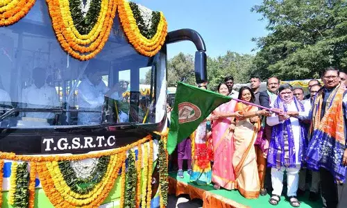 TGSRTC ने हैदराबाद में अपने बेड़े में 65 नई इलेक्ट्रिक बसें शामिल कीं।
