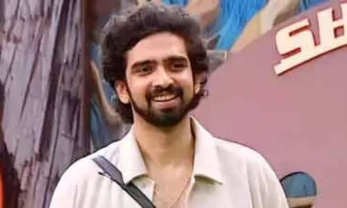 बिग बॉस 19 से घर लौटे Amal, परिवार संग जश्न बिग बॉस 19 से घर लौटे Amal, परिवार संग जश्न