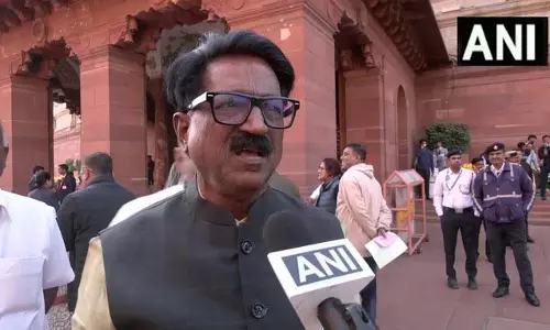 दिल्ली में शिवसेना सांसद अरविंद सावंत ने इंडिगो उड़ान संकट पर सवाल उठाए दिल्ली में शिवसेना सांसद अरविंद सावंत ने इंडिगो उड़ान संकट पर सवाल उठाए