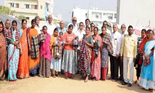Retired कर्मचारियों ने कोडाडा में कंबल बांटे। Retired कर्मचारियों ने कोडाडा में कंबल बांटे।