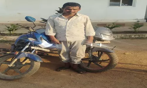 Raipur Breaking: दोपहिया वाहन चोरी के मामले में संजू निषाद गिरफ्तार Raipur Breaking: दोपहिया वाहन चोरी के मामले में संजू निषाद गिरफ्तार