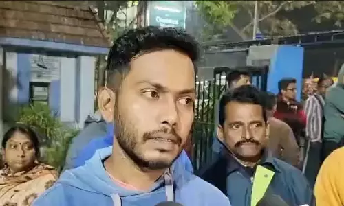 BLO के घर पर ईंट फेंकने, दरवाज़ा तोड़ने और आग लगाने की घटना से सदमा लगा BLO के घर पर ईंट फेंकने, दरवाज़ा तोड़ने और आग लगाने की घटना से सदमा लगा