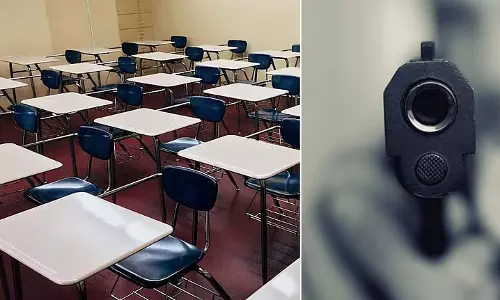 Class में छात्र के पास बंदूक मिली, स्कूल के बयान से सवाल खड़े हो रहे Class में छात्र के पास बंदूक मिली, स्कूल के बयान से सवाल खड़े हो रहे