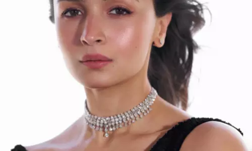 Alia Bhatt जेद्दा में ब्लैक गाउन में खूबसूरत नज़र आईं