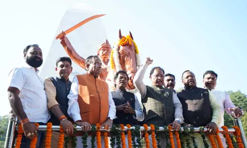 मुख्यमंत्री ने शहीद वीर नारायण सिंह को अर्पित की श्रद्धांजलि