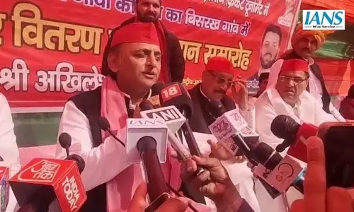 समाजवादी पार्टी के अखिलेश यादव का दावा, जनता और BJP सदस्य भी मुख्यमंत्री हटाने के लिए तैयार समाजवादी पार्टी के अखिलेश यादव का दावा, जनता और BJP सदस्य भी मुख्यमंत्री हटाने के लिए तैयार