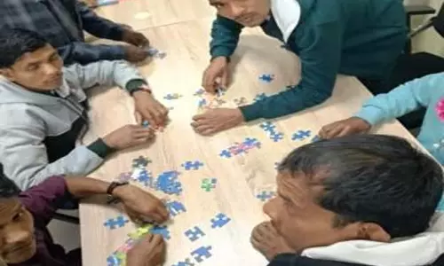 आत्मसमर्पित नक्सलियों को 27 लाख, 20 हजार रूपए प्रोत्साहन राशि संवितरण आत्मसमर्पित नक्सलियों को 27 लाख, 20 हजार रूपए प्रोत्साहन राशि संवितरण