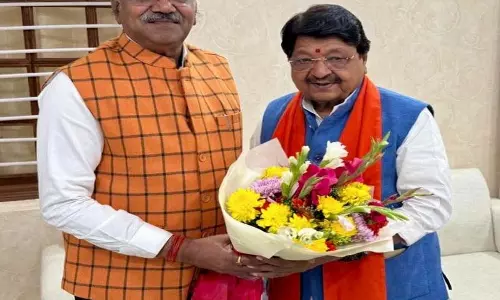 लोकसभा सांसद बृजमोहन अग्रवाल ने मंत्री कैलाश विजयवर्गीय से की सौजन्य भेंट