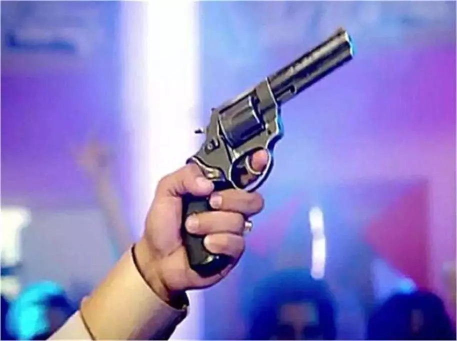 Punjab : स्टेज पर फायरिंग करने वाले सावधान,अब एक गलती पड़ेगी भारी Punjab : स्टेज पर फायरिंग करने वाले सावधान,अब एक गलती पड़ेगी भारी