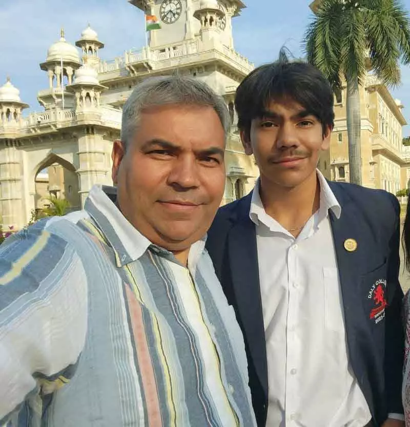 इंडिगो संकट: Rohtak का आदमी बेटे के एग्जाम के लिए 800 किमी रात भर गाड़ी चला कर पहुंचा इंडिगो संकट: Rohtak का आदमी बेटे के एग्जाम के लिए 800 किमी रात भर गाड़ी चला कर पहुंचा