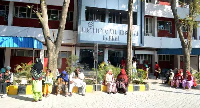 Karnal डॉक्टरों की हड़ताल तेज़, लेकिन ज़रूरी सेवाएं जारी Karnal डॉक्टरों की हड़ताल तेज़, लेकिन ज़रूरी सेवाएं जारी