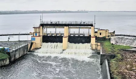 तमिलनाडु में भारी बारिश का अलर्ट, पुझल जलाशय में क्षमता से ज्यादा भरा पानी तमिलनाडु में भारी बारिश का अलर्ट, पुझल जलाशय में क्षमता से ज्यादा भरा पानी