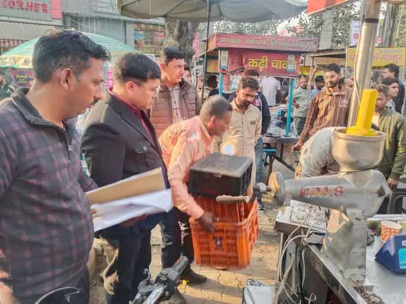 यमुनानगर नगर निगम की टीम ने अतिक्रमण विरोधी अभियान चलाया। यमुनानगर नगर निगम की टीम ने अतिक्रमण विरोधी अभियान चलाया।