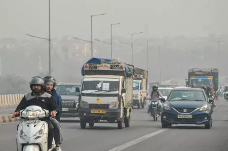 एनसीआर में आठ दिन बाद थोड़ी राहत, एक्यूआई ‘ऑरेंज’ श्रेणी में पहुंचा, तेज हवाओं से टूटी प्रदूषण की चादर एनसीआर में आठ दिन बाद थोड़ी राहत, एक्यूआई ‘ऑरेंज’ श्रेणी में पहुंचा, तेज हवाओं से टूटी प्रदूषण की चादर
