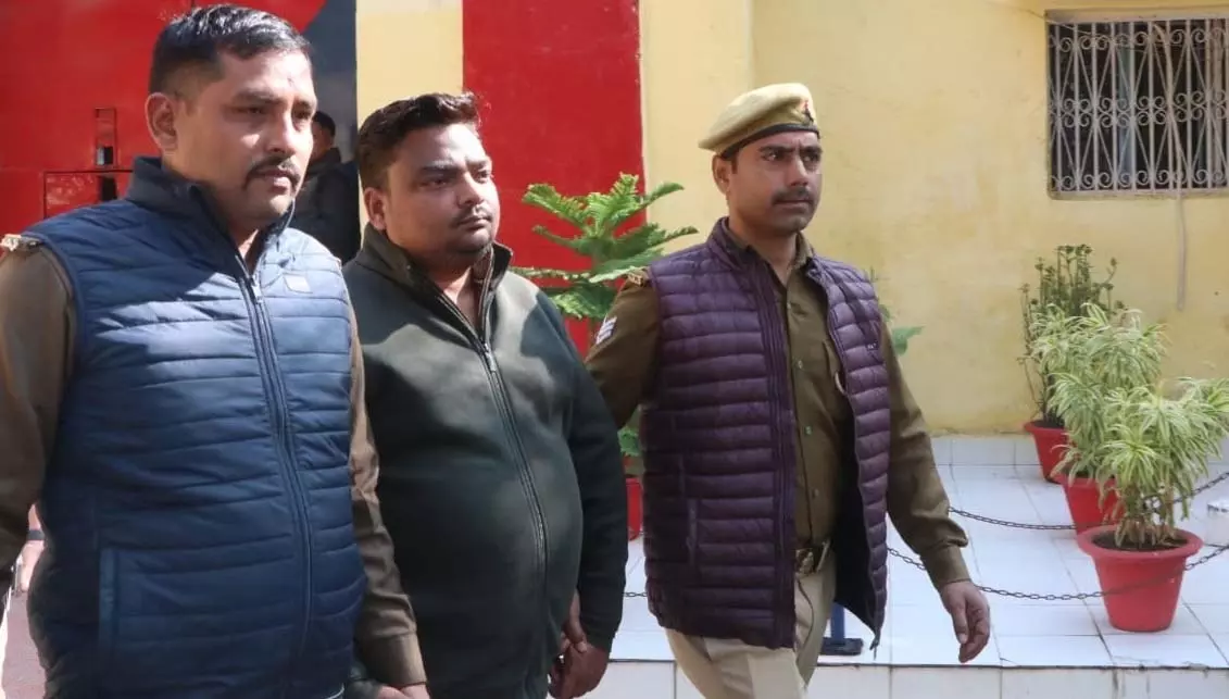 महाठग बोला- कचौड़ी बेचकर गुजारा कर रहा हूं…उगलेगा राज महाठग बोला- कचौड़ी बेचकर गुजारा कर रहा हूं…उगलेगा राज