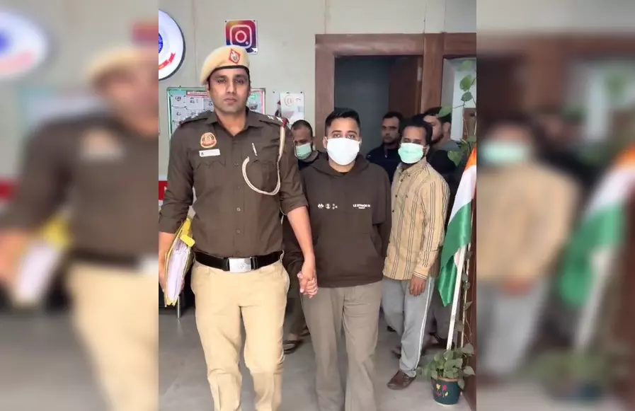 पुलिस ने 16 लाख के निवेश घोटाले में चार आरोपियों को किया गिरफ्तार, 163 से अधिक शिकायतें है दर्ज पुलिस ने 16 लाख के निवेश घोटाले में चार आरोपियों को किया गिरफ्तार, 163 से अधिक शिकायतें है दर्ज