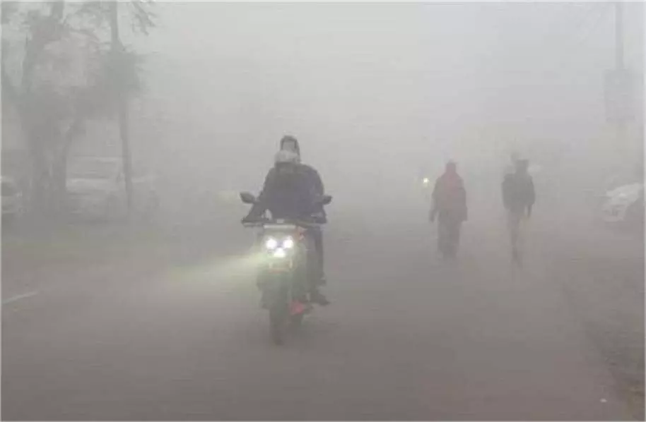 Punjab: कड़ाके की ठंड में कंपकंपी, पारा 3 डिग्री से नीचे गिरा Punjab: कड़ाके की ठंड में कंपकंपी, पारा 3 डिग्री से नीचे गिरा