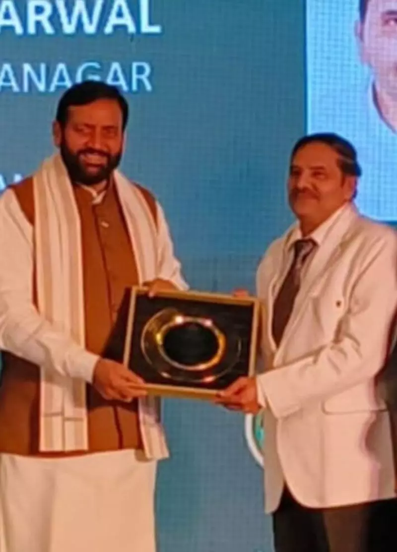 Haryana के मुख्यमंत्री नायब सैनी ने जगाधरी के सर्जन डॉ. अनिल अग्रवाल को सम्मानित किया Haryana के मुख्यमंत्री नायब सैनी ने जगाधरी के सर्जन डॉ. अनिल अग्रवाल को सम्मानित किया
