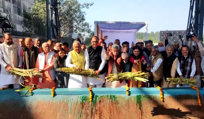 Rohtak गांव में गन्ने की पेराई का 70वां सीजन शुरू हुआ Rohtak गांव में गन्ने की पेराई का 70वां सीजन शुरू हुआ
