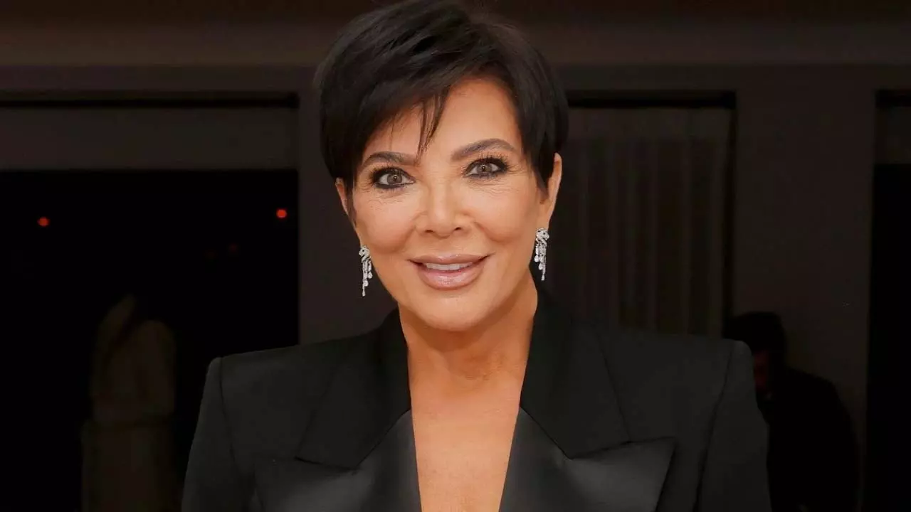 Kris Jenner ने अपने बच्चों के एक्स-पार्टनर्स से जुड़े रहने के बारे में बात की। Kris Jenner ने अपने बच्चों के एक्स-पार्टनर्स से जुड़े रहने के बारे में बात की।