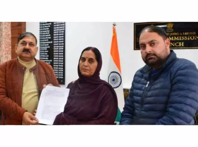 DC ने PMAY (U) के तहत योग्य लाभार्थियों को अवार्ड लेटर सौंपे DC ने PMAY (U) के तहत योग्य लाभार्थियों को अवार्ड लेटर सौंपे