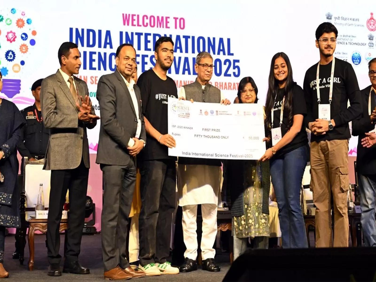 IISF 2025 में 2 लाख से अधिक दर्शकों की रिकॉर्ड तोड़ उपस्थिति IISF 2025 में 2 लाख से अधिक दर्शकों की रिकॉर्ड तोड़ उपस्थिति