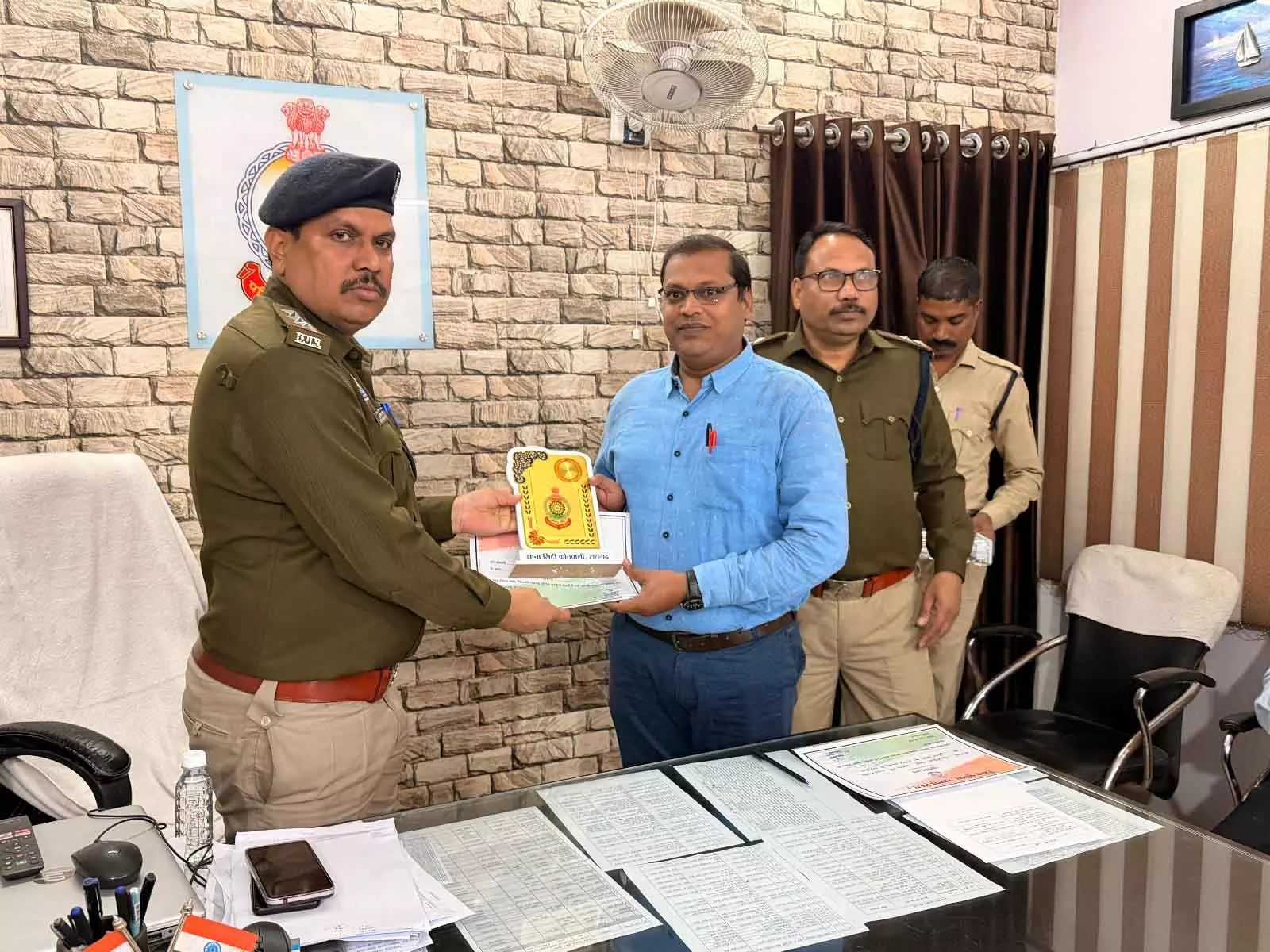 कोतवाली थाना में जनप्रतिनिधियों और गणमान्य नागरिकों की बैठक कोतवाली थाना में जनप्रतिनिधियों और गणमान्य नागरिकों की बैठक