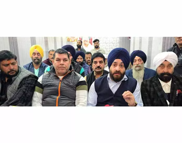J&K के ट्रांसपोर्टर 15 दिसंबर को हड़ताल पर जाएंगे J&K के ट्रांसपोर्टर 15 दिसंबर को हड़ताल पर जाएंगे