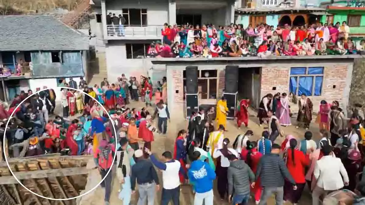 Himachal में शादी समारोह के दौरान छत गिरने से 20 से ज़्यादा मेहमान घायल Himachal में शादी समारोह के दौरान छत गिरने से 20 से ज़्यादा मेहमान घायल