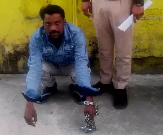 चचेरे भाई पर हथियार से हमला, फरार आरोपी गिरफ्तार चचेरे भाई पर हथियार से हमला, फरार आरोपी गिरफ्तार