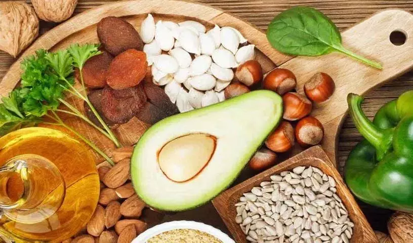 हमें Vitamin E की ज़रूरत क्यों है, यह हमारी कैसे मदद करता है और कौन से खाद्य पदार्थ लेने चाहिए? हमें Vitamin E की ज़रूरत क्यों है, यह हमारी कैसे मदद करता है और कौन से खाद्य पदार्थ लेने चाहिए?