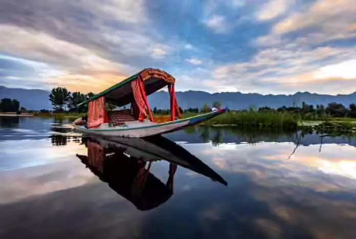 ऑडिट में Dal Lake सौंदर्यीकरण परियोजना में बड़ी खामियां सामने आईं ऑडिट में Dal Lake सौंदर्यीकरण परियोजना में बड़ी खामियां सामने आईं