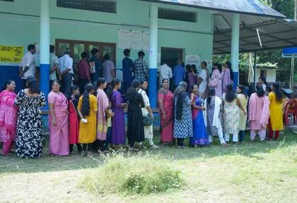 Kerala में कल लोकल बॉडी चुनाव के दूसरे और आखिरी फेज के लिए स्टेज तैयार Kerala में कल लोकल बॉडी चुनाव के दूसरे और आखिरी फेज के लिए स्टेज तैयार
