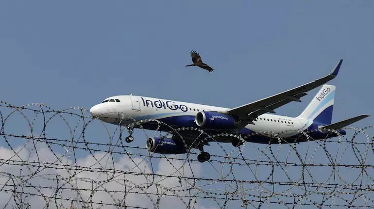 IndiGo की 10% कटौती का मतलब सिर्फ 2.35% फ्लाइट में कमी है। IndiGo की 10% कटौती का मतलब सिर्फ 2.35% फ्लाइट में कमी है।