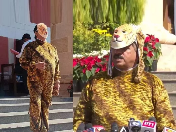 Shinde का टाइगर तेंदुए के भेष में विधान भवन में घुसा, मदद की गुहार लगाई। Shinde का टाइगर तेंदुए के भेष में विधान भवन में घुसा, मदद की गुहार लगाई।