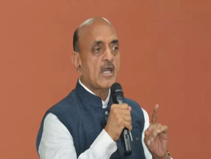 Bhagwat Karad ने अलग रेलवे विभाग और नई वंदे भारत एक्सप्रेस की मांग की। Bhagwat Karad ने अलग रेलवे विभाग और नई वंदे भारत एक्सप्रेस की मांग की।