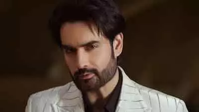 Vivian, एल्विश, करण और ईशा ने दिखाया स्टाइलिश लुक Vivian, एल्विश, करण और ईशा ने दिखाया स्टाइलिश लुक