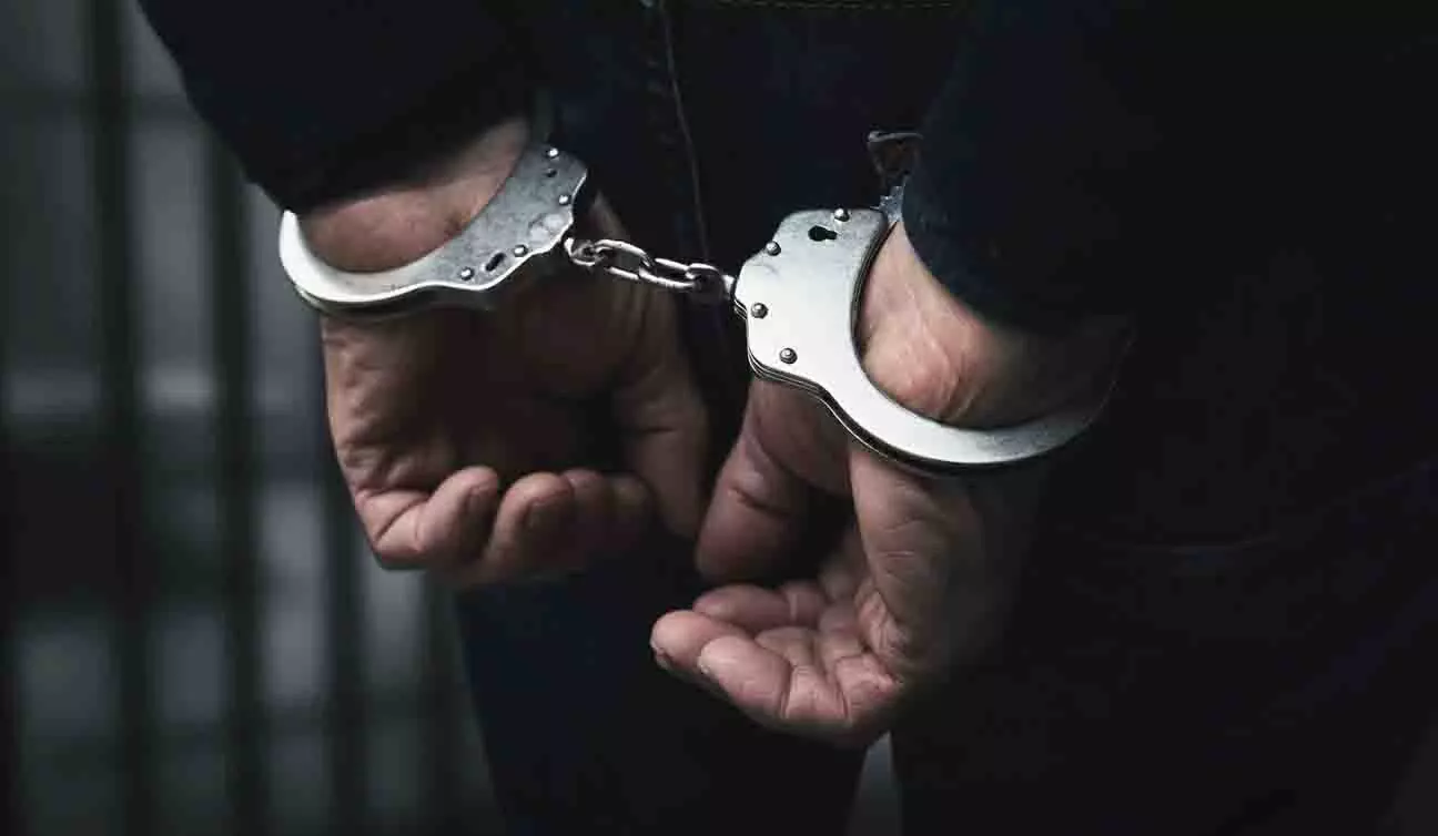 Bihar: हैंडपंप के हैंडल से पीट-पीटकर भाई-बहन की हत्या, 2 गिरफ्तार Bihar: हैंडपंप के हैंडल से पीट-पीटकर भाई-बहन की हत्या, 2 गिरफ्तार