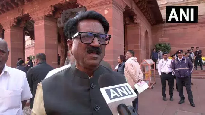 दिल्ली में शिवसेना सांसद अरविंद सावंत ने इंडिगो उड़ान संकट पर सवाल उठाए दिल्ली में शिवसेना सांसद अरविंद सावंत ने इंडिगो उड़ान संकट पर सवाल उठाए